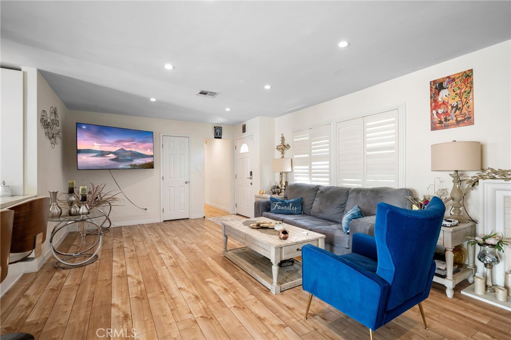 10502 Woodley Avenue Property Photo 6