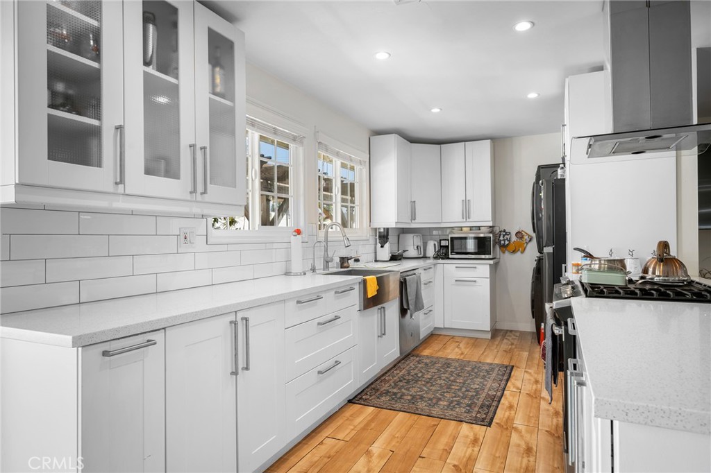 10502 Woodley Avenue Property Photo 11