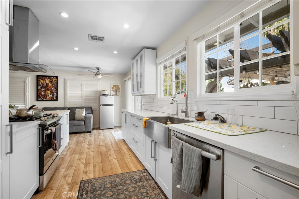 10502 Woodley Avenue Property Photo 14