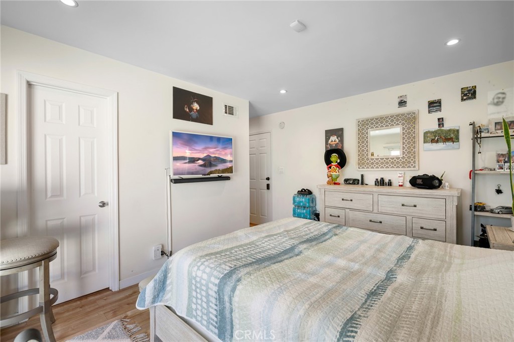10502 Woodley Avenue Property Photo 16