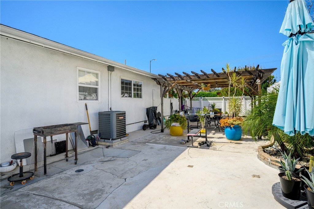10502 Woodley Avenue Property Photo 27