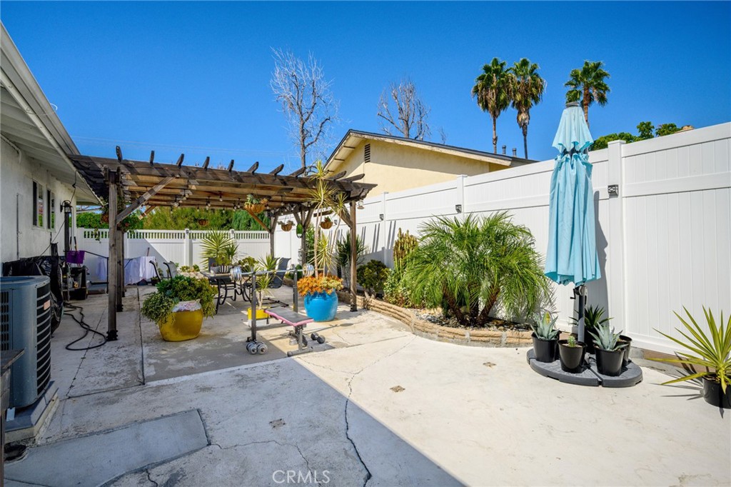 10502 Woodley Avenue Property Photo 28