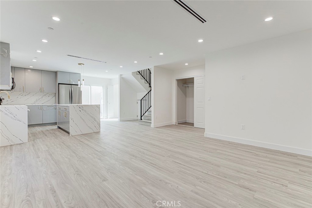 7856 Kyle Property Photo 7