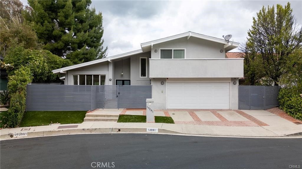 19281 Berclair Ln Property Photo 2
