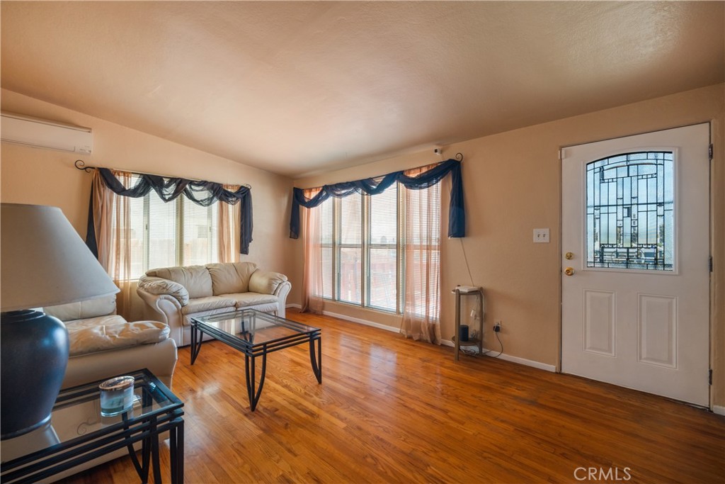 3139 Winlow Street Property Photo 6