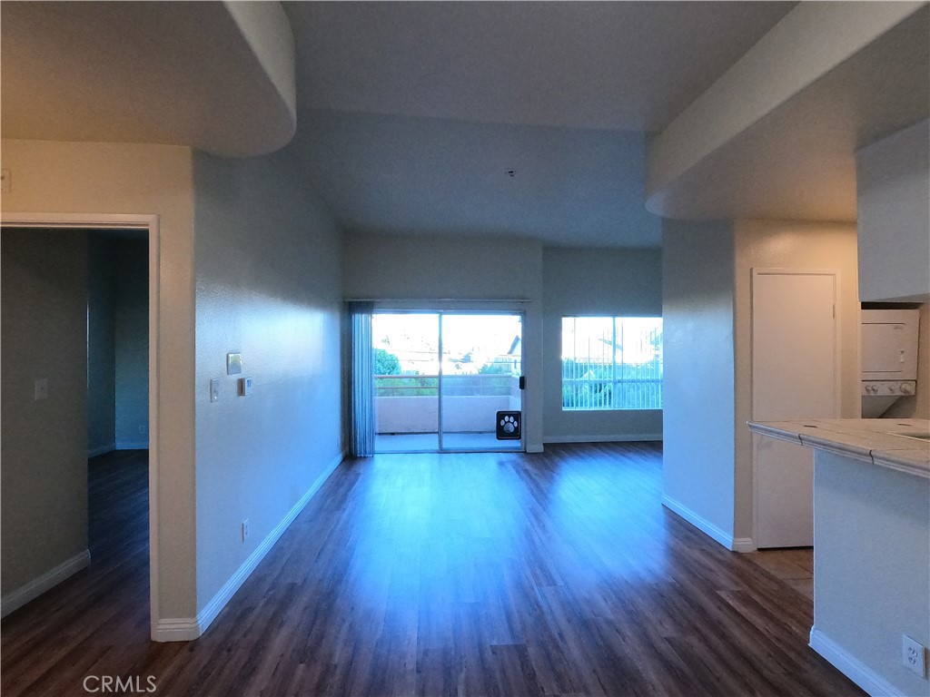 5060 Kester Avenue 205 Property Photo 5