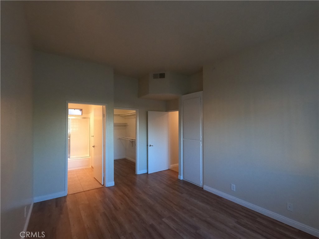 5060 Kester Avenue 205 Property Photo 9