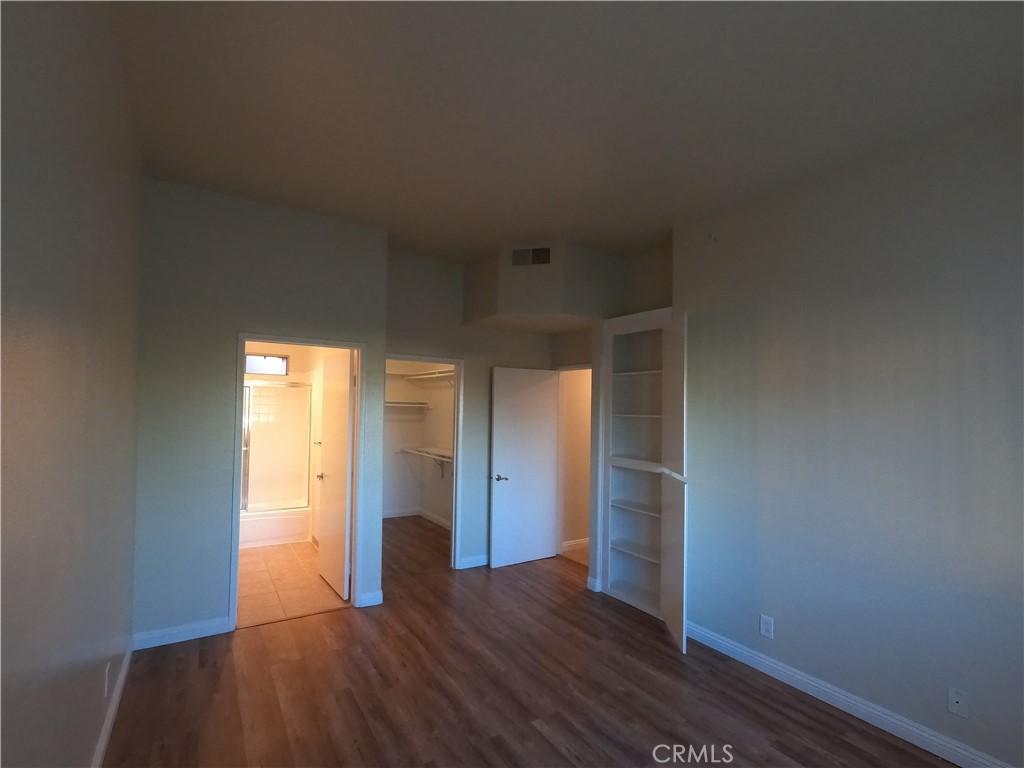 5060 Kester Avenue 205 Property Photo 10