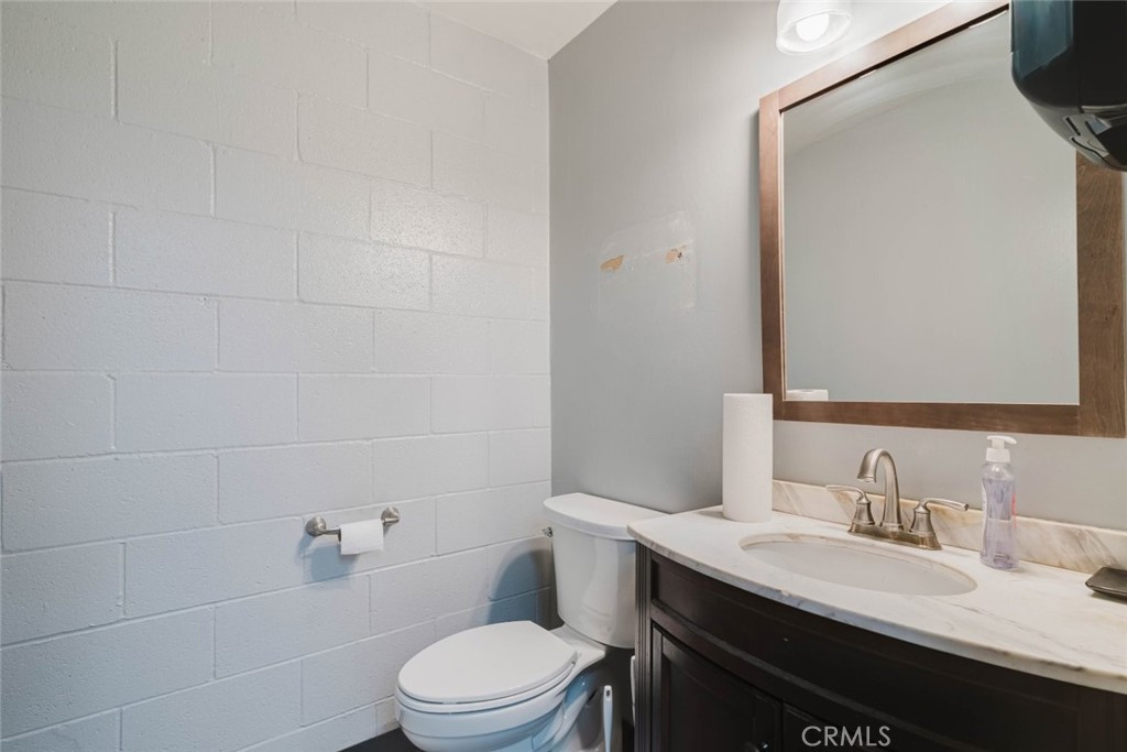 18348 Eddy Street Property Photo 13