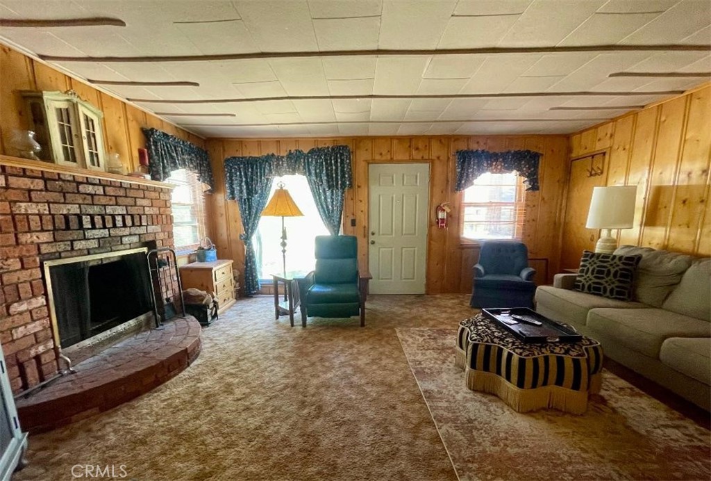 723 Fir Property Photo 3