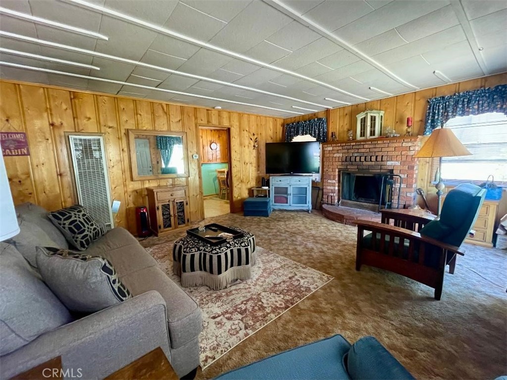 723 Fir Property Photo 4