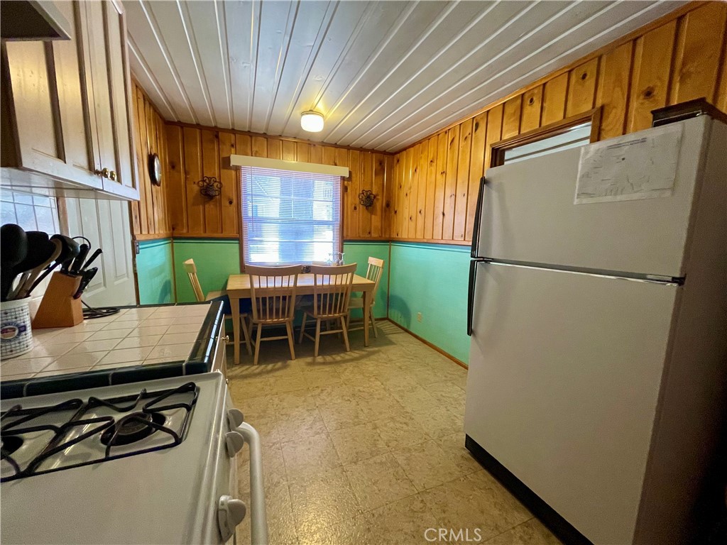 723 Fir Property Photo 6