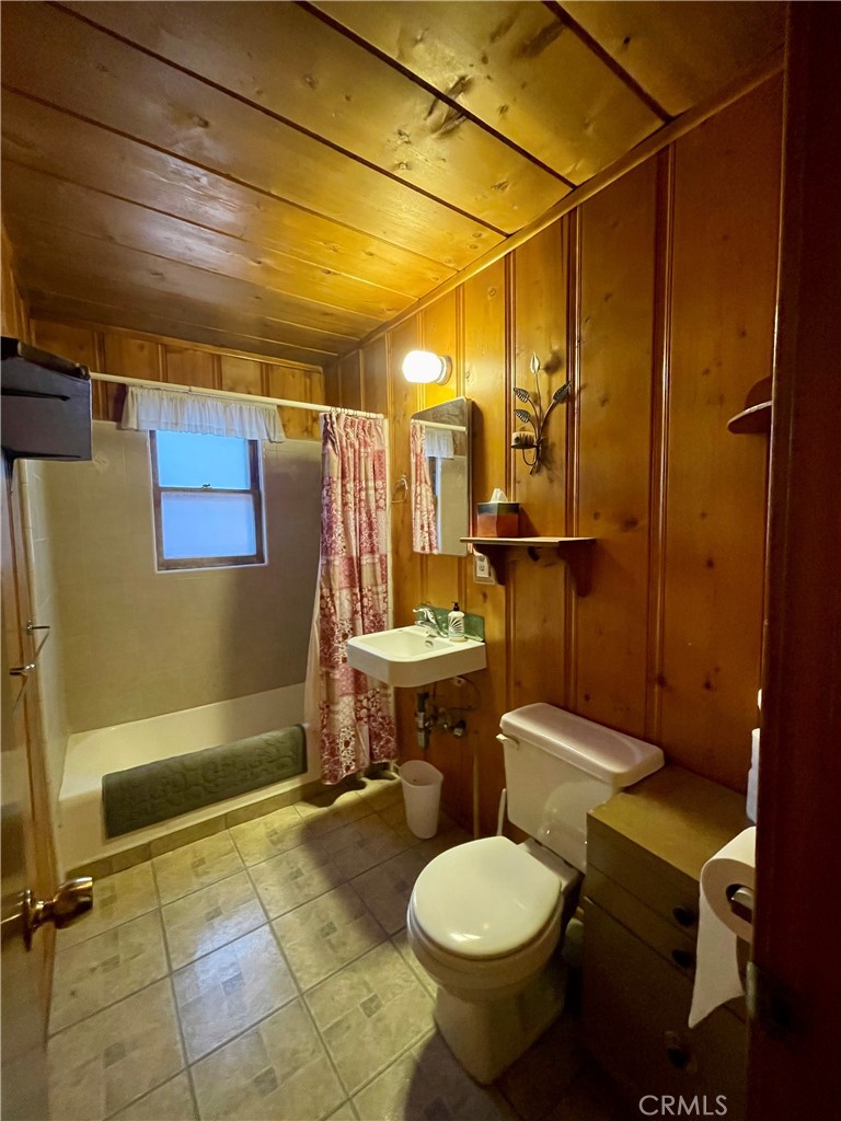 723 Fir Property Photo 11