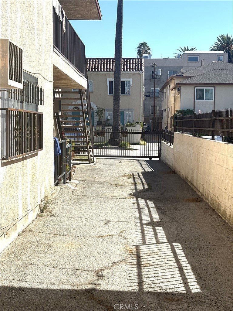 507 N Serrano Avenue 5 Property Photo 22