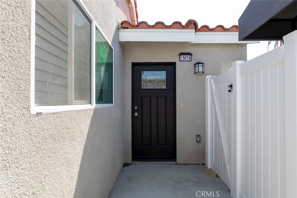 1307 E Acacia Property Photo 2