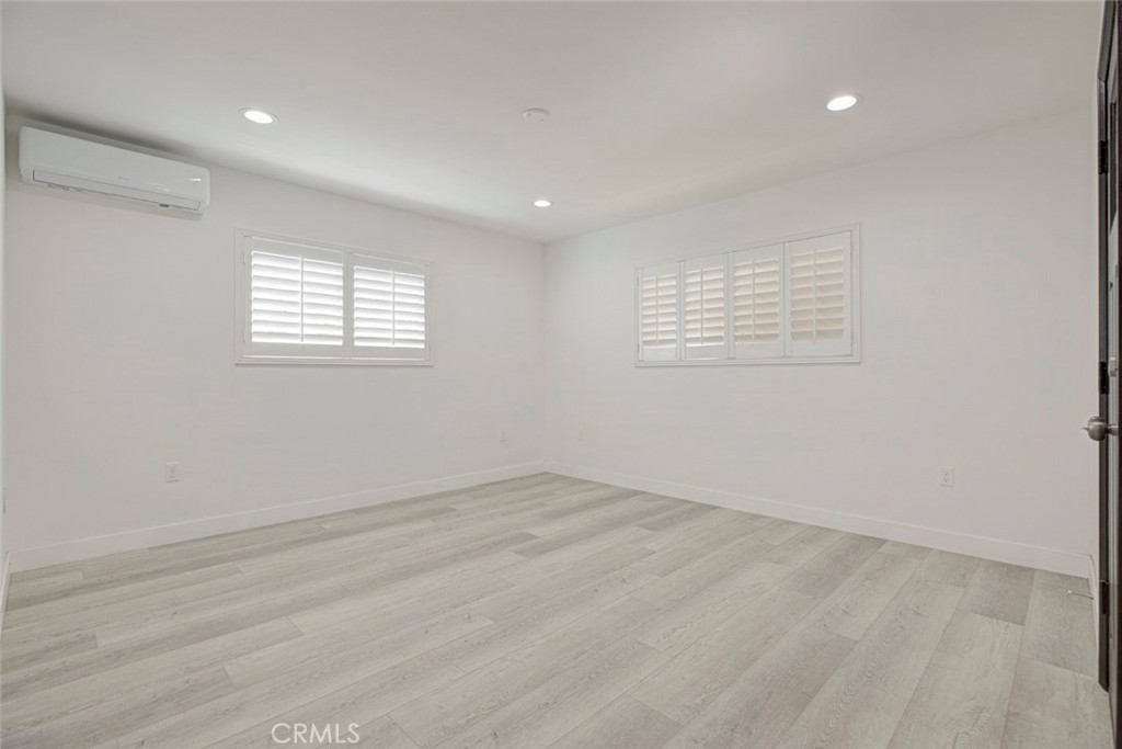 1307 E Acacia Property Photo 4