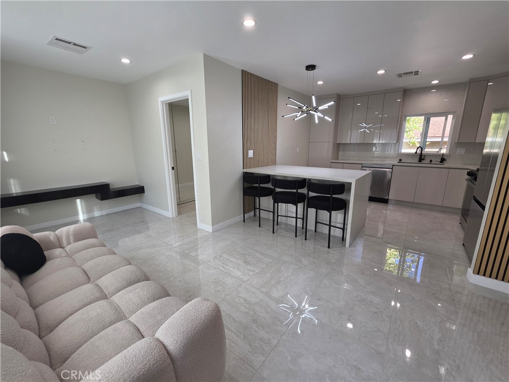 10361 Fernglen Property Photo 6