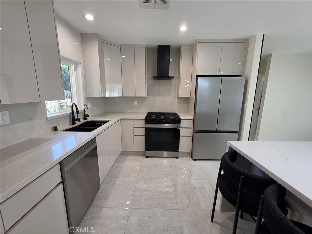 10361 Fernglen Property Photo 9