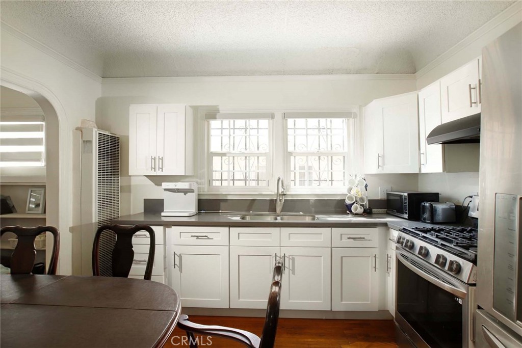 1547 S Wilton Property Photo 3