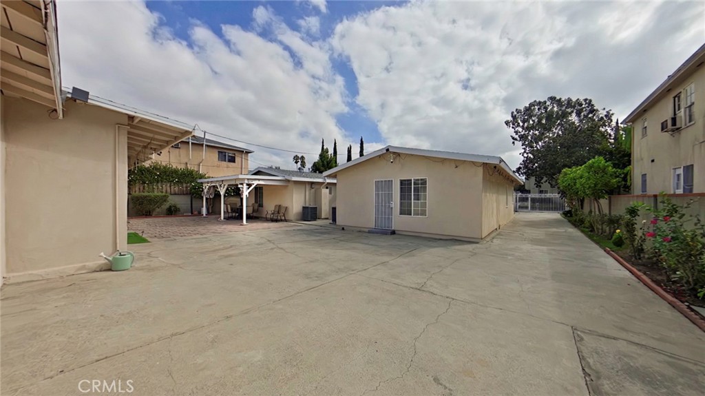 5633 Denny Property Photo 10