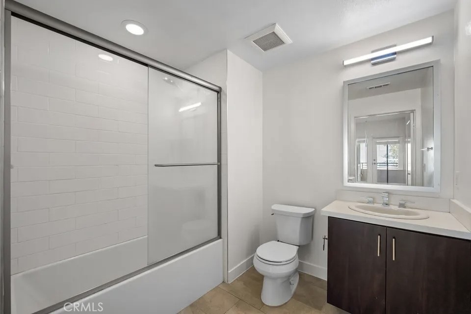 436 S Virgil 312 Property Photo 11