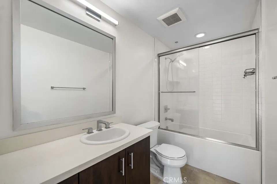 436 S Virgil 312 Property Photo 14