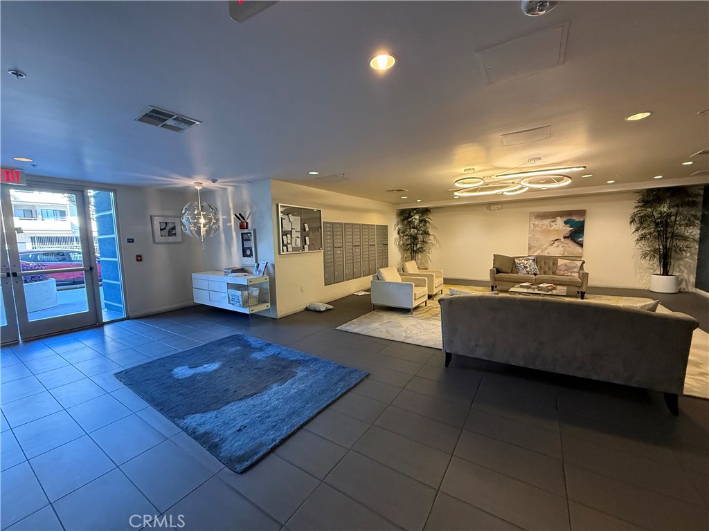 436 S Virgil 312 Property Photo 22