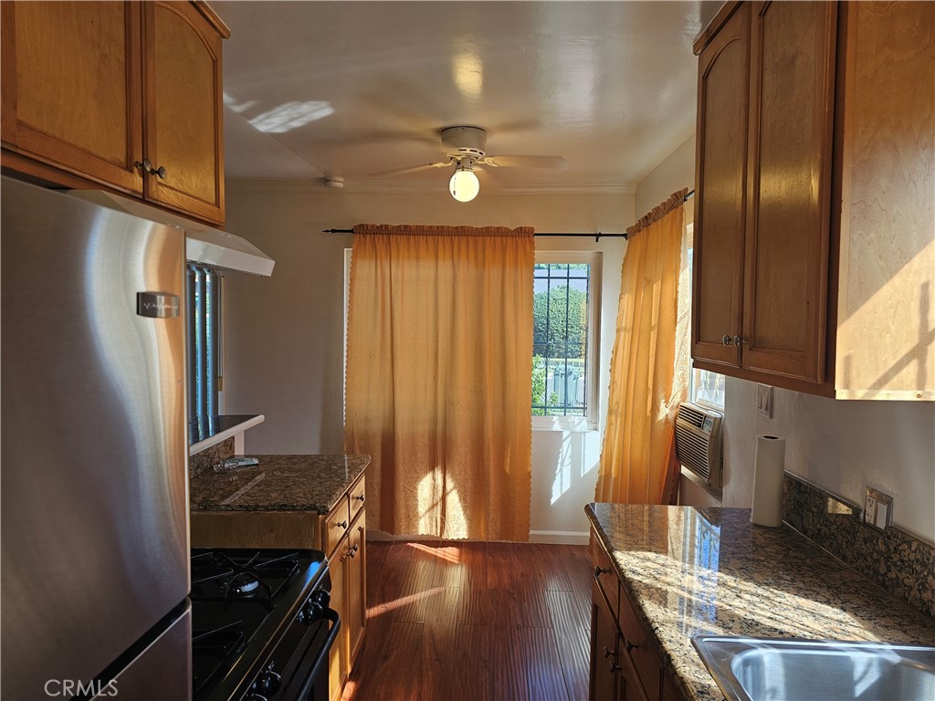 262 E Mountain Street Property Photo 8