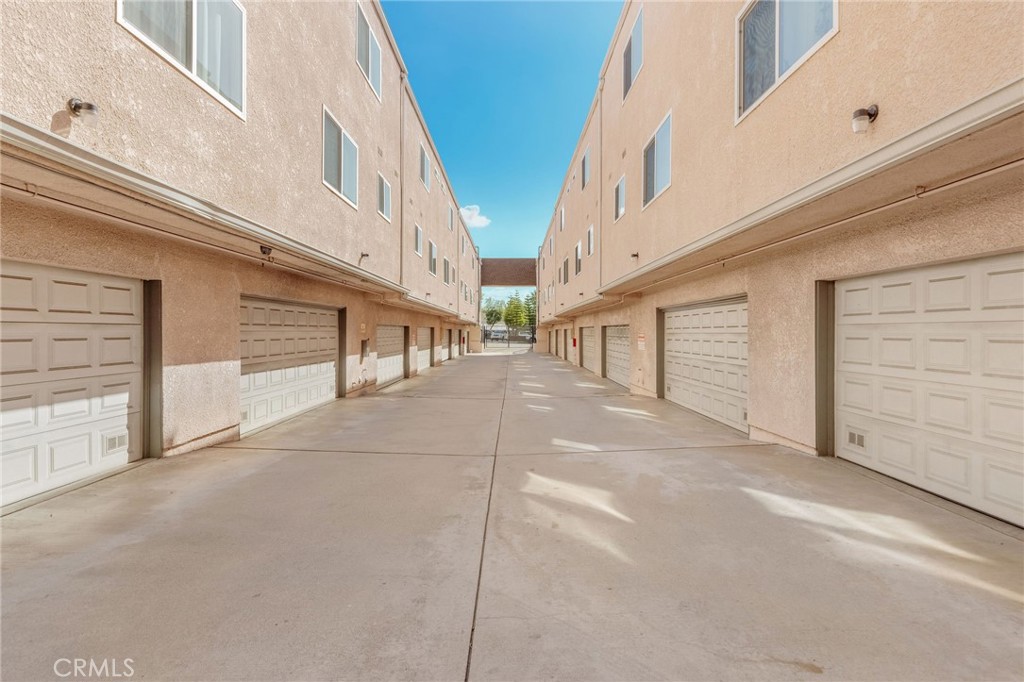 1234 E Broadway 5 Property Photo 2