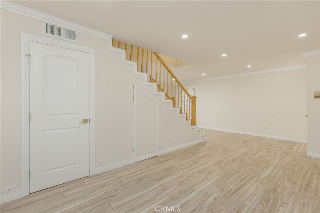 1234 E Broadway 5 Property Photo 7