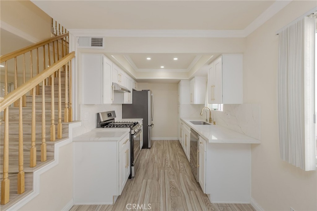 1234 E Broadway 5 Property Photo 8
