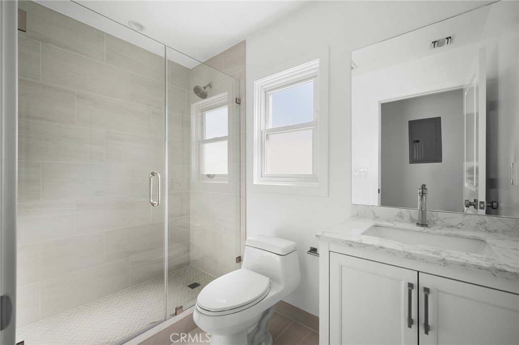 1346 N Parish Place Property Photo 12