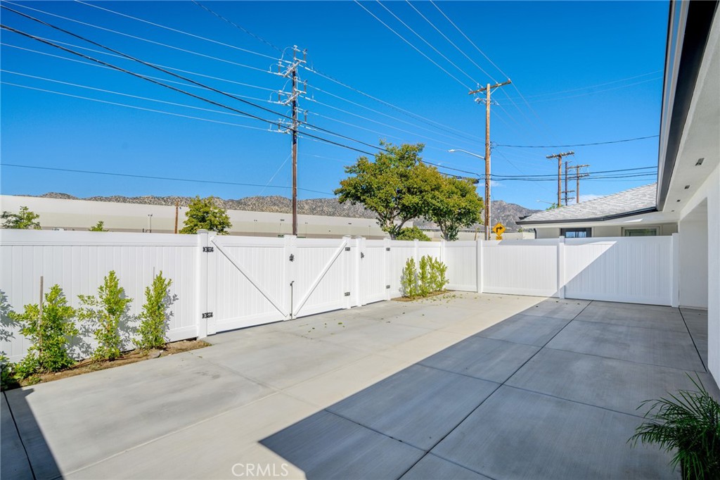 1346 N Parish Place Property Photo 16