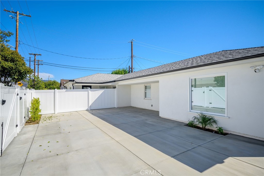 1346 N Parish Place Property Photo 17