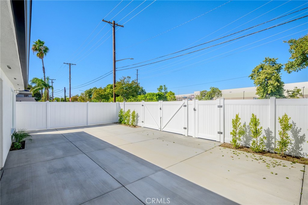 1346 N Parish Place Property Photo 18