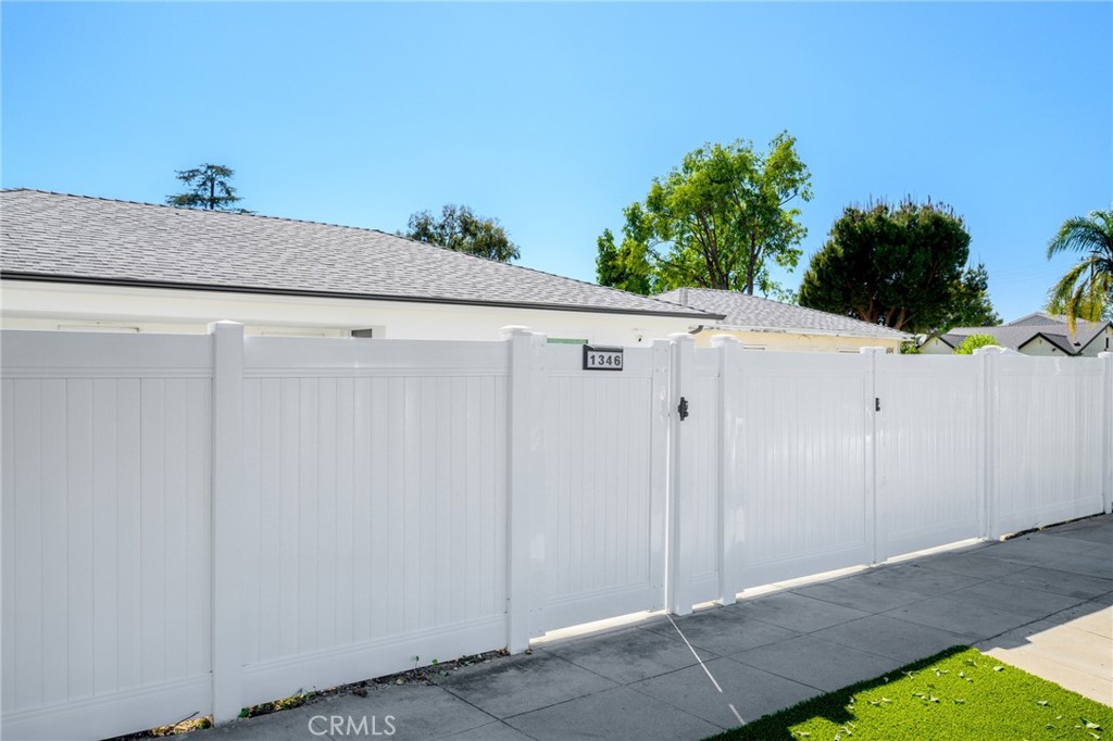 1346 N Parish Place Property Photo 19