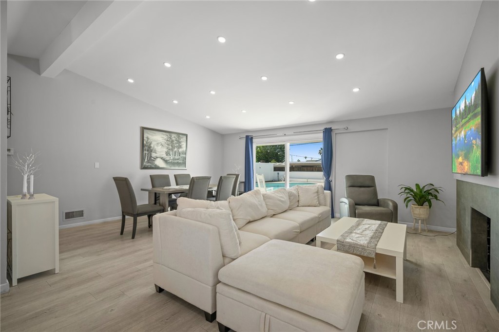 9253 Arleta Property Photo 4