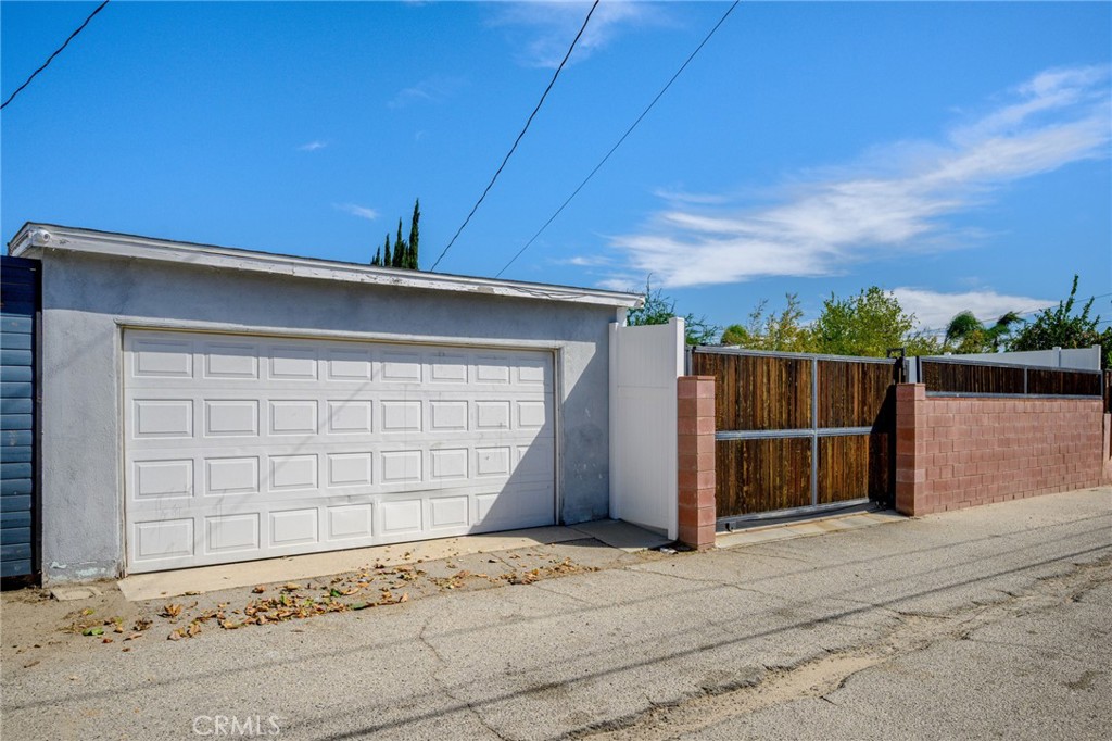 9253 Arleta Property Photo 33