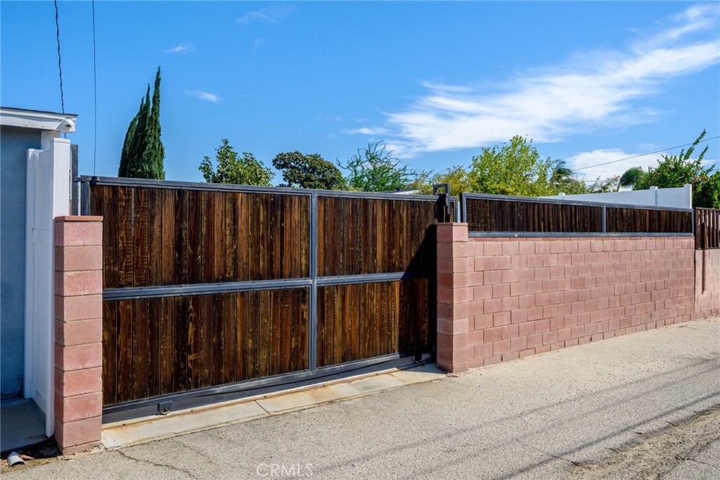 9253 Arleta Property Photo 34
