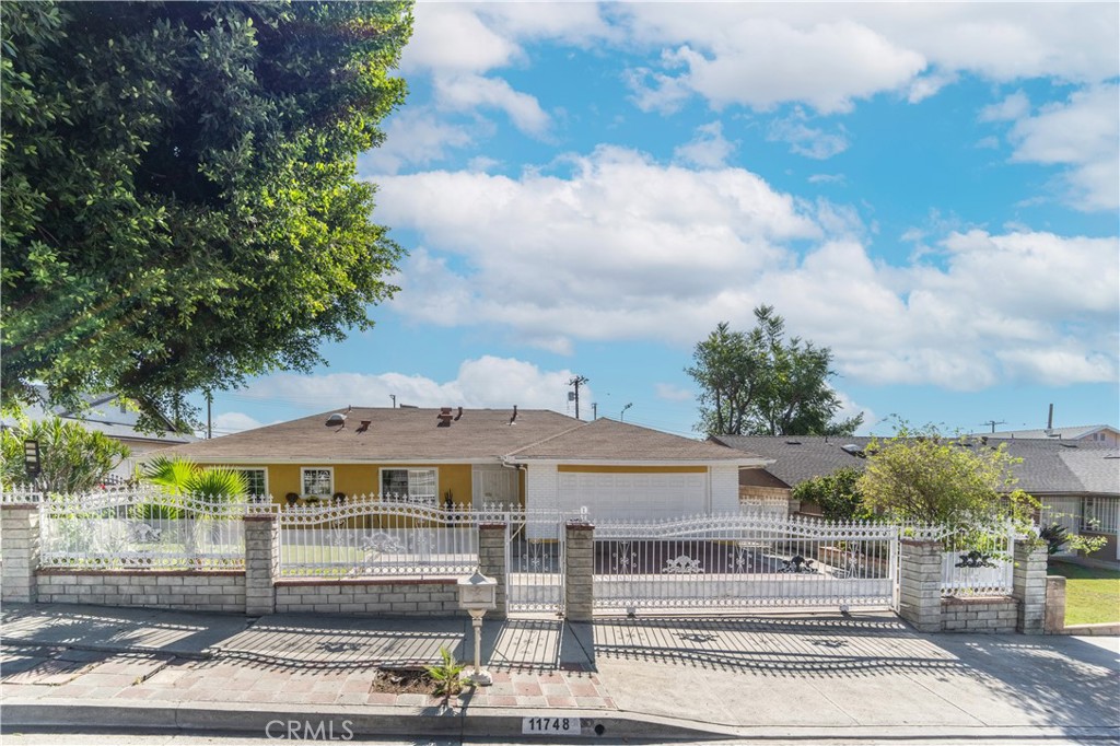 11748 Remington Street Property Photo 1