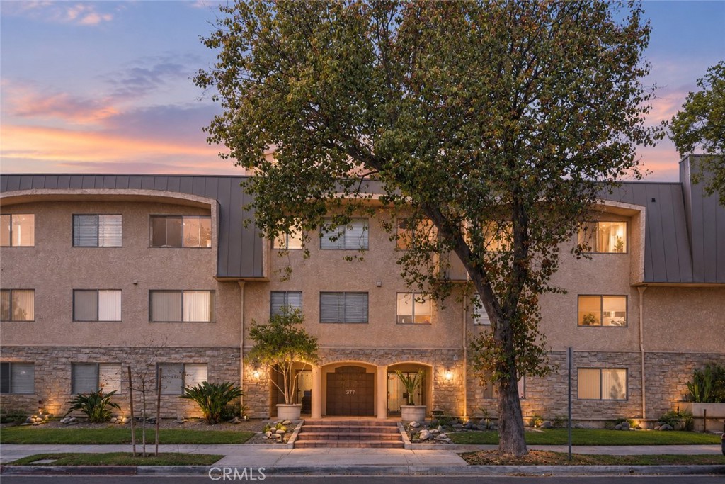 377 W California 12 Property Photo 1