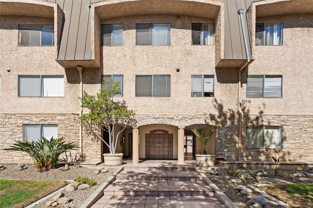 377 W California 12 Property Photo 3