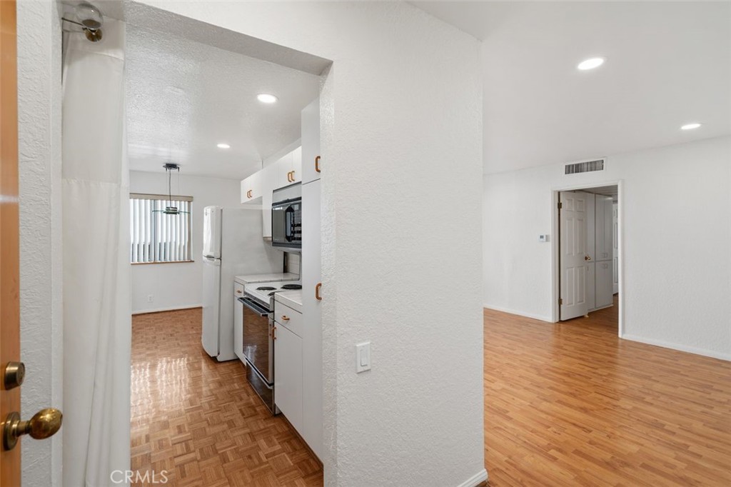377 W California 12 Property Photo 4