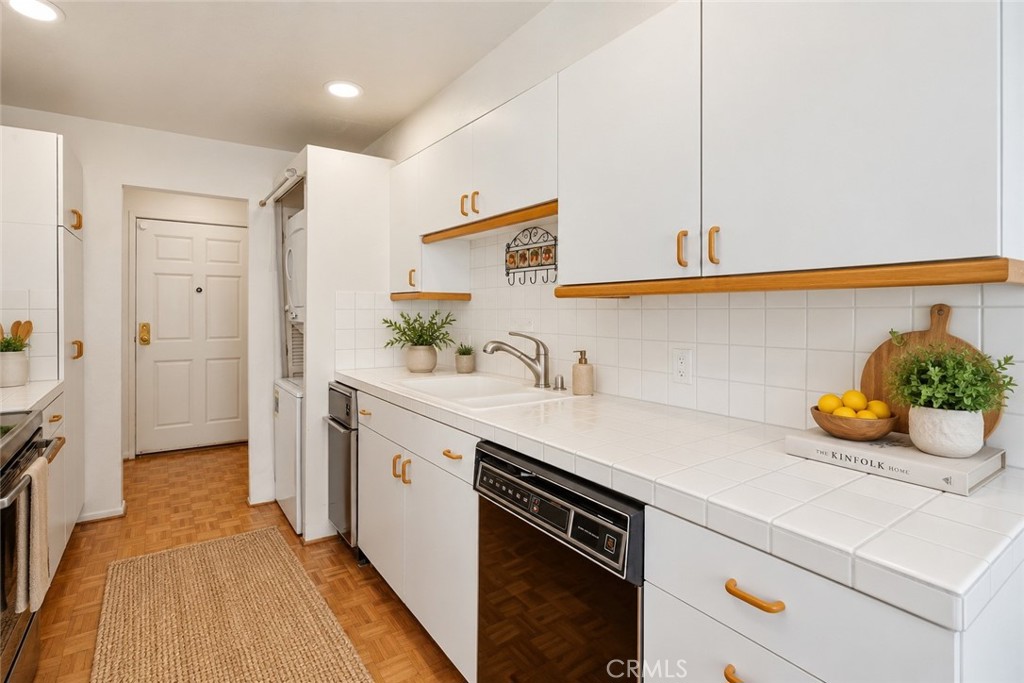 377 W California 12 Property Photo 11