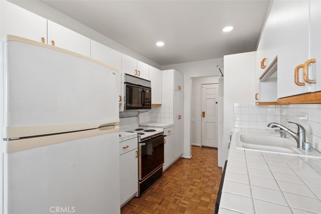 377 W California 12 Property Photo 14