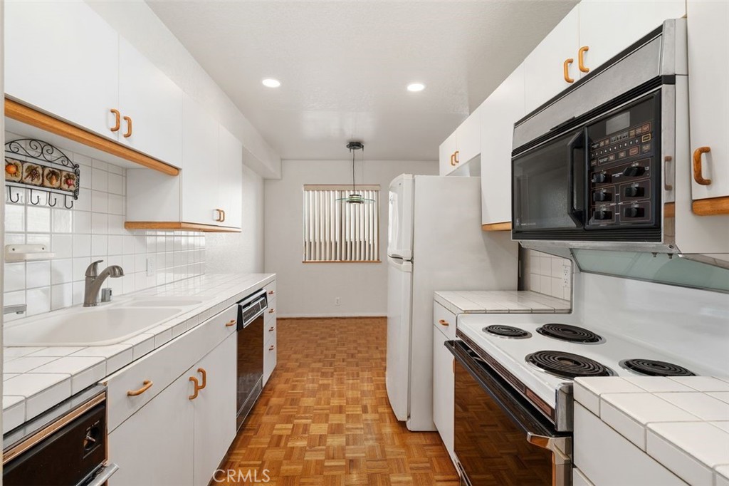 377 W California 12 Property Photo 15