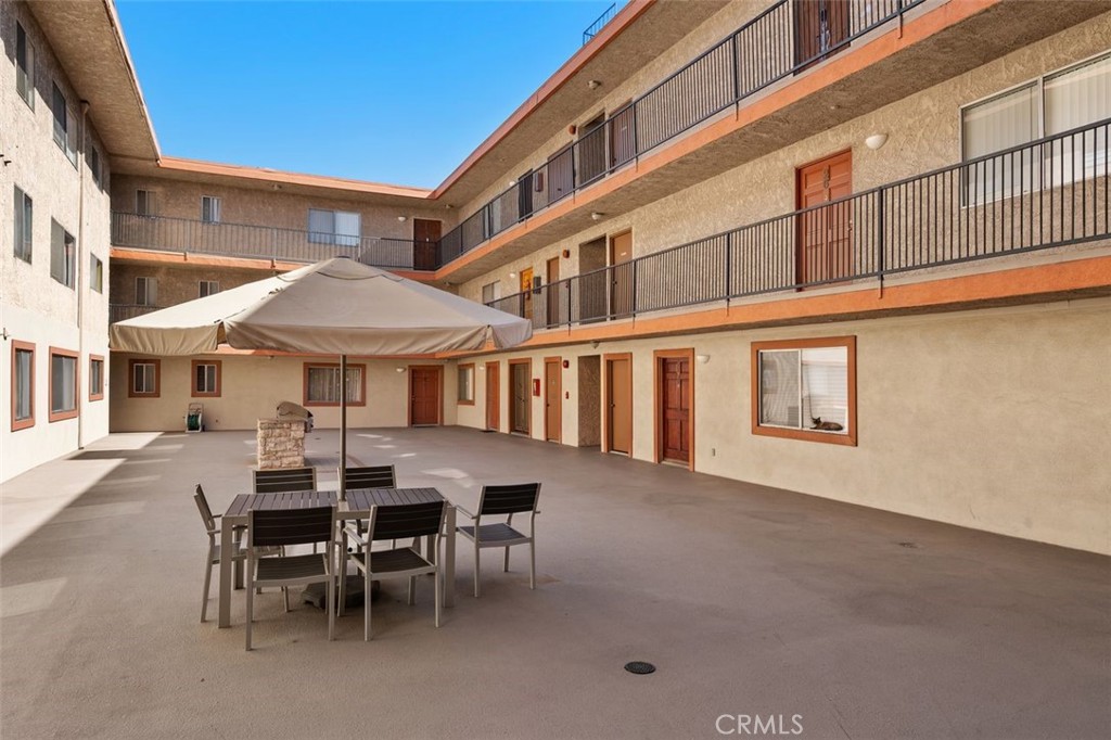 377 W California 12 Property Photo 31