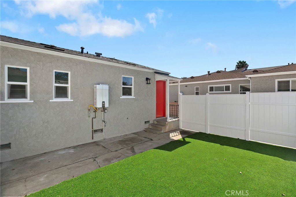 417 B Irving Avenue Property Photo 10