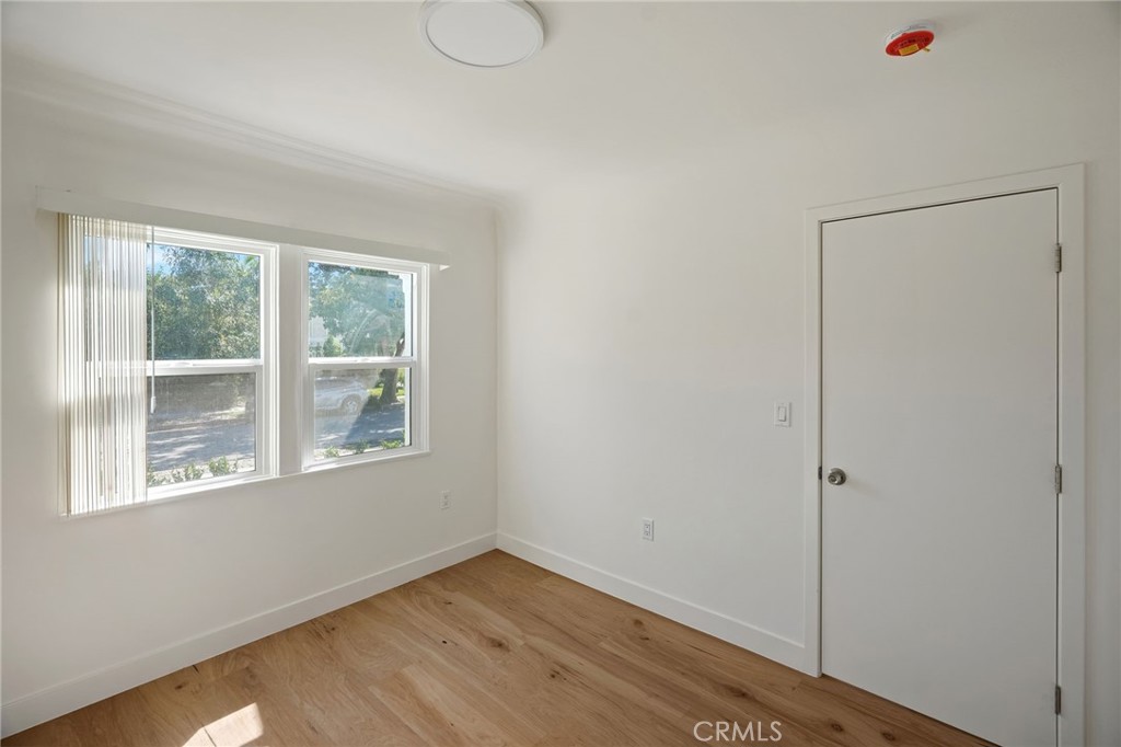 417 B Irving Avenue Property Photo 11