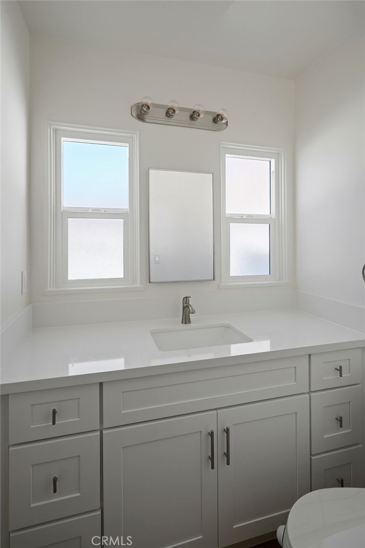 417 B Irving Avenue Property Photo 13